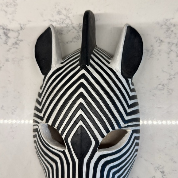 Design Toscano Tribal-Style Zebra carved wooden Mask Plaque 13.5 X 5.5 - Picture 4 of 7